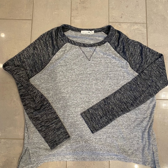Rag and bone top size medium like new condition. Worn twice - Picture 1 of 3